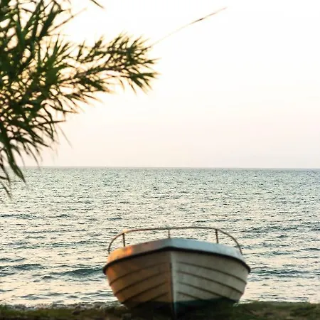 Blue Wave With Pool 100m From The Apartament Karousádes