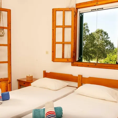 Blue Wave With Pool 100m From The