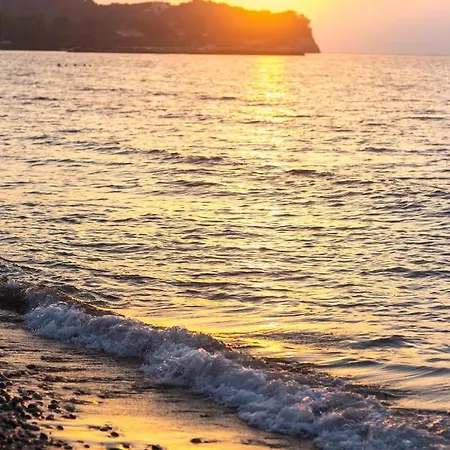Blue Wave With Pool 100m From The Appartement