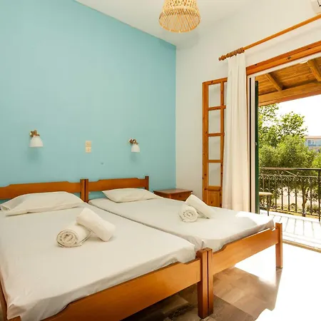 Blue Wave With Pool 100m From The Appartement Karousádes