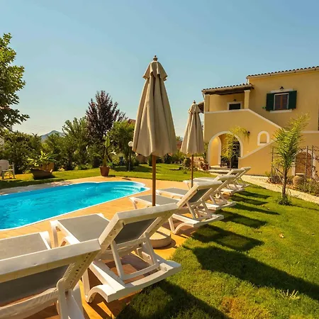 Blue Wave With Pool 100m From The Appartement Karousádes