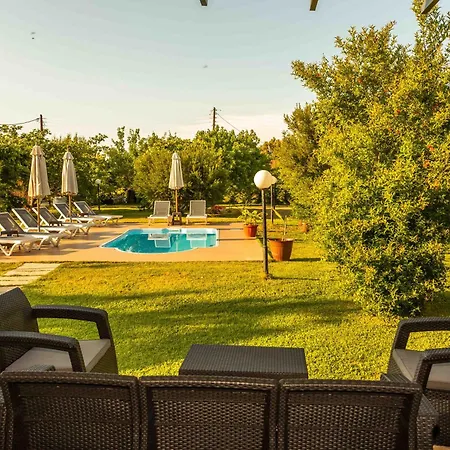 Blue Wave With Pool 100m From The Appartement